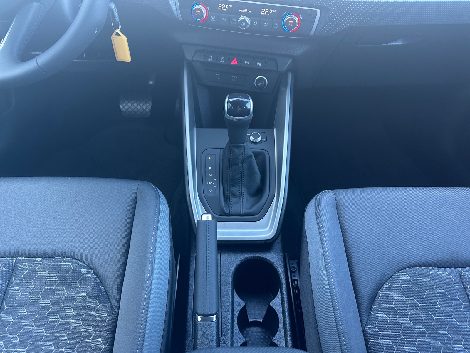Foto 1 - Audi A1 Sportback 30 TFSI S tronic S line Rückfahrk MMI Navi Klima Regensens, Gletscherweiß